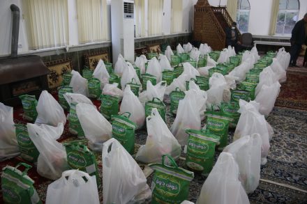 توزیع ۷۰۰ بسته معیشتی ماه رمضان در رامسر