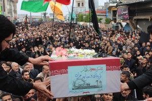 دو شهید گمنام دوران دفاع مقدس بر دستان مردم رامسر تشییع شدند/ گزارش تصویری ۱ دو شهید گمنام دوران دفاع مقدس بر دستان مردم رامسر تشییع شدند/ گزارش تصویری ۱