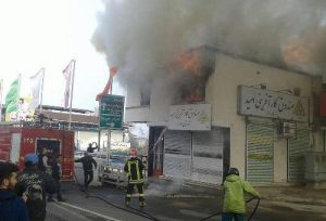 آتش سوزی ساختمان تجاری در میدان امام رامسر+ تصاویر