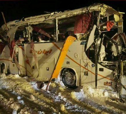 جزئیات واژگونی اتوبوس تیم شهرداری نوشهر در پی سقوط بهمن/۱۵ بازیکن مرخص شدند