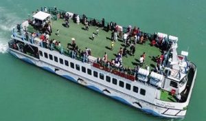 کشتی تفریحی به سواحل مازندران می‌آید